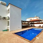 Villa Nissi Palms *