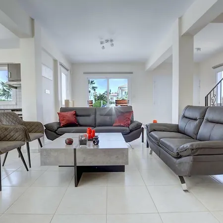 Nissi Palms איה נאפה