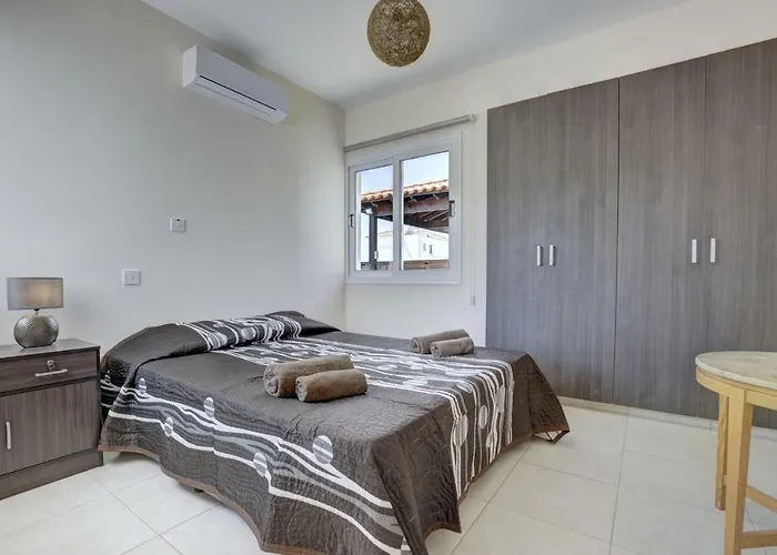 Nissi Palms * Ajia Napa