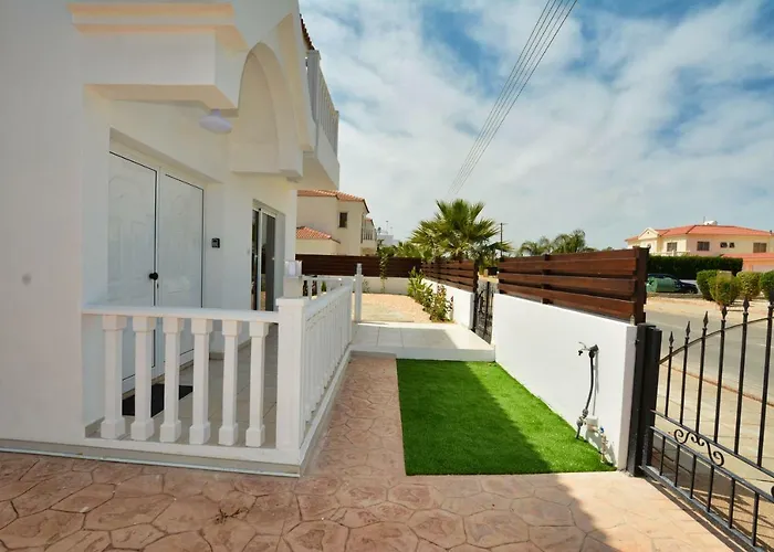 Nissi Palms * Ajia Napa